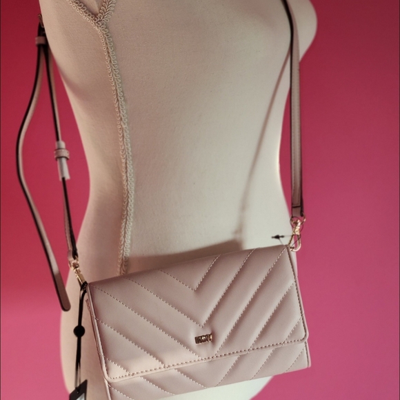 NWT ❗️ DKNY Veronica wallet on the chain in light pink  small Crossbody purse - Picture 4 of 6